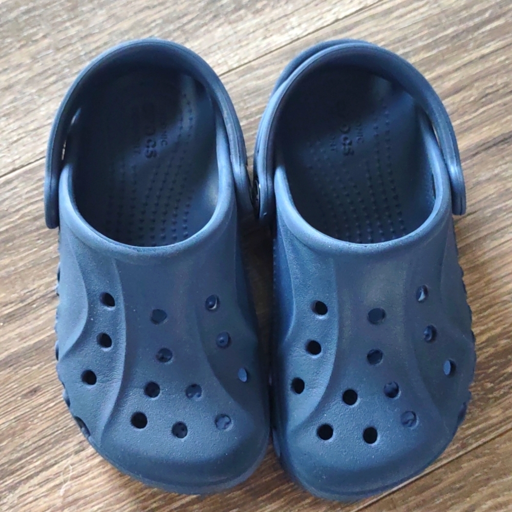 Navy Crocs toddler c9